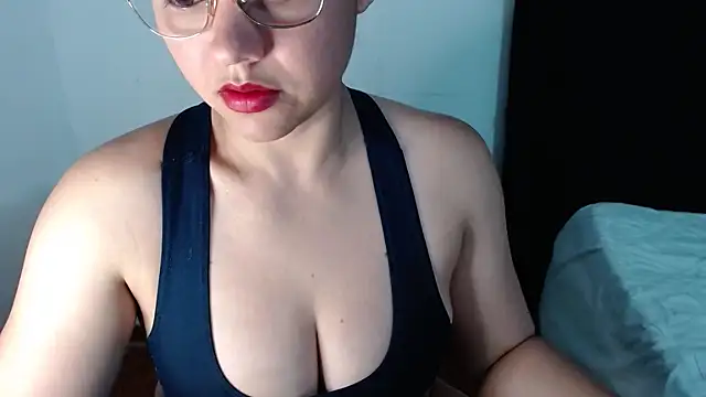 Snapshot of lizbodu chatting on 11-15-25, 04:43 lizbodu online show from 11-15-25, 04:43