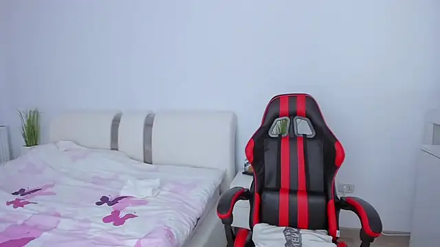 itsmekarina online show from 12-18-25, 04:57