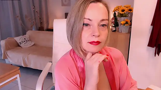 Tilly Eliot online show from 12-15-25, 06:23