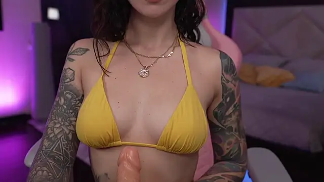 Snapshot of GirlGogo chatting on 11-06-25, 10:10 GirlGogo online show from 11-06-25, 10:10