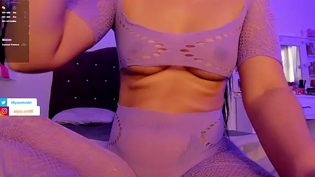 Snapshot of alysson_18 chatting on 03-12-26, 01:39 alysson 18 online show from 03-12-26, 01:39