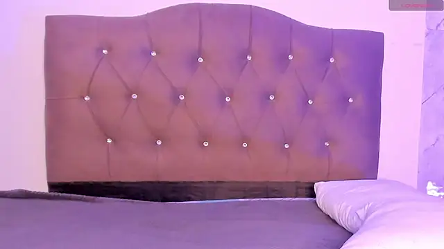 Snapshot of alysson_18 chatting on 03-17-26, 01:25 alysson 18 online show from 03-17-26, 01:25