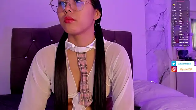 Snapshot of alysson_18 chatting on 03-23-26, 01:15 alysson 18 online show from 03-23-26, 01:15