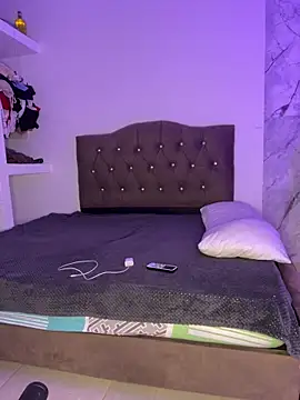 Snapshot of alysson_18 chatting on 04-02-26, 02:37 alysson 18 online show from 04-02-26, 02:37