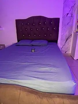 Snapshot of alysson_18 chatting on 04-14-26, 02:17 alysson 18 online show from 04-14-26, 02:17