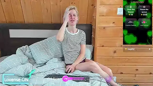 Snapshot of NonCasual5 chatting on 03-10-25, 10:04 NonCasual5 online show from 03-10-25, 10:04