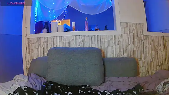 Mila Ferrara online show from 01-10-25, 07:57