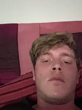 Snapshot of Andrewhootxx chatting on 03-22-25, 03:20 Andrewhootxx online show from 03-22-25, 03:20