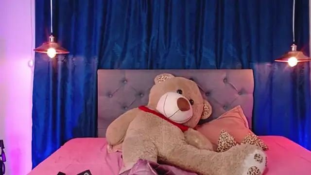 sarah lovesu online show from 10-21-25, 03:24