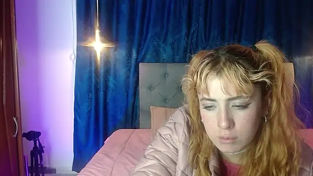 sarah lovesu online show from 10-23-25, 07:01