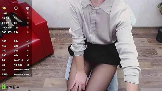 VickyGolden online show from 11-17-25, 04:40