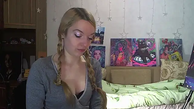 Snapshot of SecretSophia chatting on 12-10-24, 02:28 SecretSophia online show from 12-10-24, 02:28