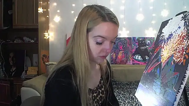 Snapshot of SecretSophia chatting on 12-13-24, 09:30 SecretSophia online show from 12-13-24, 09:30