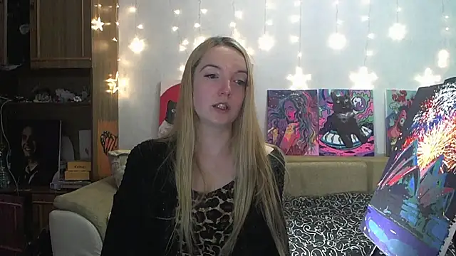 Snapshot of SecretSophia chatting on 12-14-24, 03:40 SecretSophia online show from 12-14-24, 03:40