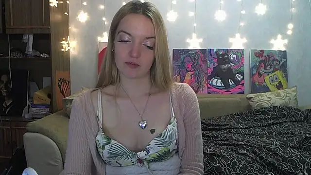 Snapshot of SecretSophia chatting on 12-30-24, 07:15 SecretSophia online show from 12-30-24, 07:15