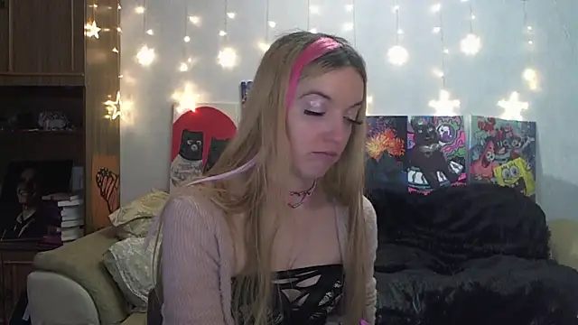 Snapshot of SecretSophia chatting on 02-18-25, 04:16 SecretSophia online show from 02-18-25, 04:16