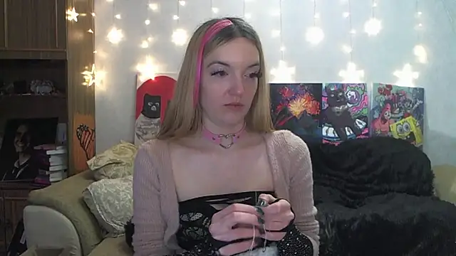 Snapshot of SecretSophia chatting on 02-18-25, 07:19 SecretSophia online show from 02-18-25, 07:19