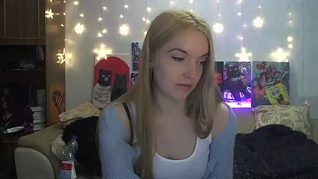 Snapshot of SecretSophia chatting on 03-04-25, 04:20 SecretSophia online show from 03-04-25, 04:20