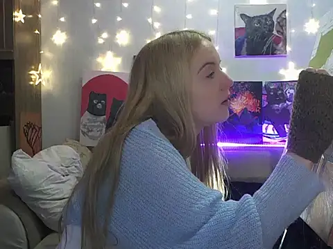 Snapshot of SecretSophia chatting on 03-18-25, 11:31 SecretSophia online show from 03-18-25, 11:31