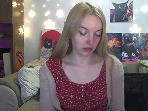 Snapshot of SecretSophia chatting on 03-21-25, 11:01 SecretSophia online show from 03-21-25, 11:01