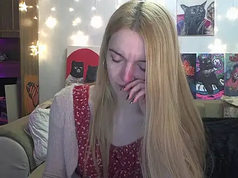 Snapshot of SecretSophia chatting on 03-22-25, 02:05 SecretSophia online show from 03-22-25, 02:05