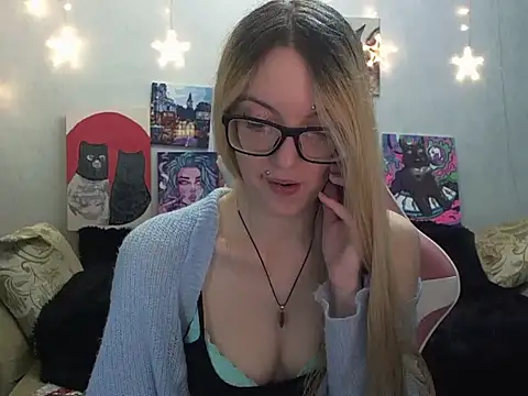 Snapshot of SecretSophia chatting on 10-01-25, 09:32 SecretSophia online show from 10-01-25, 09:32