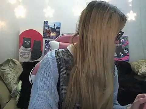 Snapshot of SecretSophia chatting on 10-04-25, 07:34 SecretSophia online show from 10-04-25, 07:34