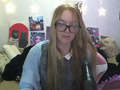 Snapshot of SecretSophia chatting on 10-26-25, 04:35 SecretSophia online show from 10-26-25, 04:35