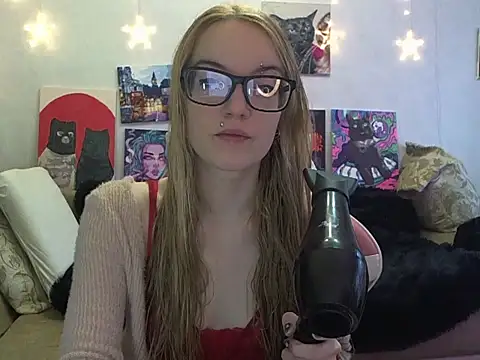 Snapshot of SecretSophia chatting on 10-28-25, 10:30 SecretSophia online show from 10-28-25, 10:30