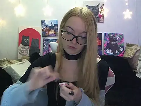 Snapshot of SecretSophia chatting on 10-31-25, 01:12 SecretSophia online show from 10-31-25, 01:12