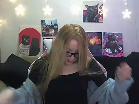 Snapshot of SecretSophia chatting on 11-07-25, 04:29 SecretSophia online show from 11-07-25, 04:29