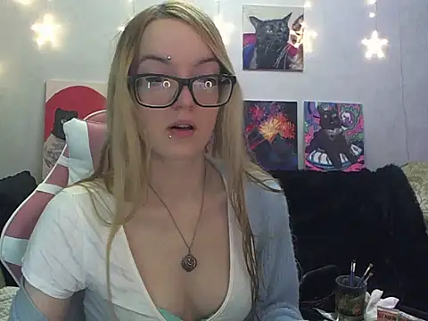 Snapshot of SecretSophia chatting on 11-22-25, 08:52 SecretSophia online show from 11-22-25, 08:52