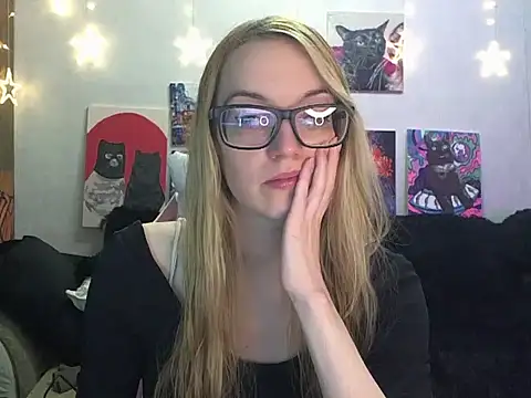 Snapshot of SecretSophia chatting on 12-04-25, 01:53 SecretSophia online show from 12-04-25, 01:53