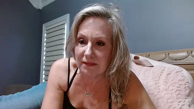 Lisaisluscious online show from 12-31-24, 09:17