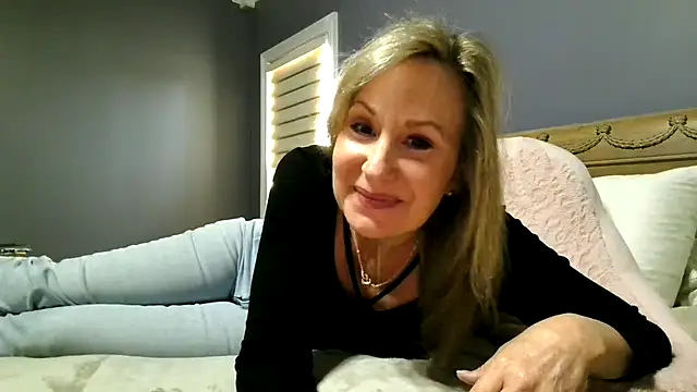 Snapshot of Lisaisluscious chatting on 10-25-25, 01:40 Lisaisluscious online show from 10-25-25, 01:40