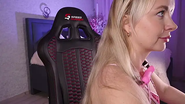 Kitty Ricky online show from 12-01-25, 09:03