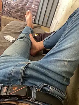 Snapshot of stevesaa chatting on 10-29-25, 10:28 stevesaa online show from 10-29-25, 10:28