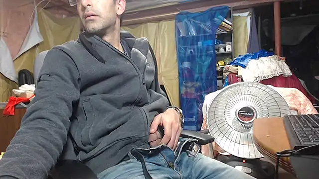 Snapshot of Gsmile1 chatting on 12-09-24, 10:20 Gsmile1 online show from 12-09-24, 10:20