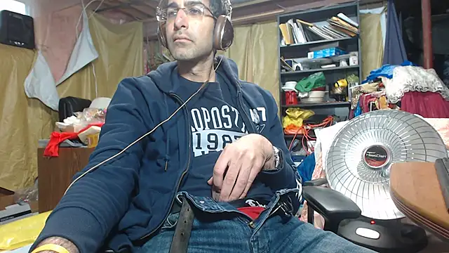 Snapshot of Gsmile1 chatting on 12-18-24, 04:49 Gsmile1 online show from 12-18-24, 04:49