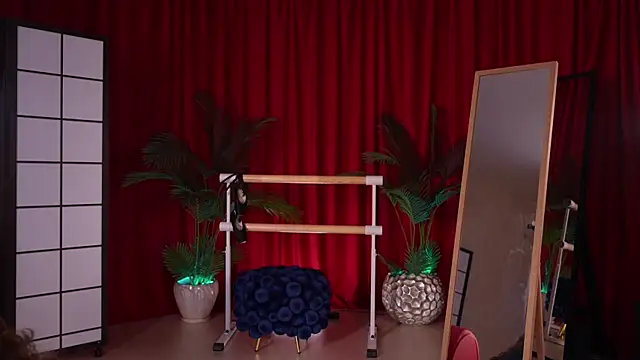 Snapshot of KittyCaitlin chatting on 11-22-25, 12:20 KittyCaitlin online show from 11-22-25, 12:20