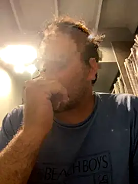 Snapshot of carlos01172011 chatting on 10-31-25, 02:01 carlos01172011 online show from 10-31-25, 02:01