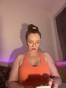 Snapshot of FemDom_RubyKnightXXO chatting on 12-19-25, 04:03 FemDom RubyKnightXXO online show from 12-19-25, 04:03