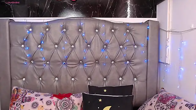 Snapshot of LAILAGUMMY chatting on 03-31-26, 02:39 LAILAGUMMY online show from 03-31-26, 02:39