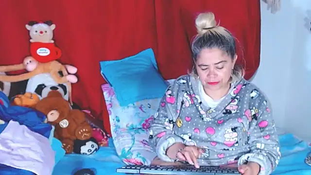 estrellita fugaz16x online show from 11-10-25, 04:00