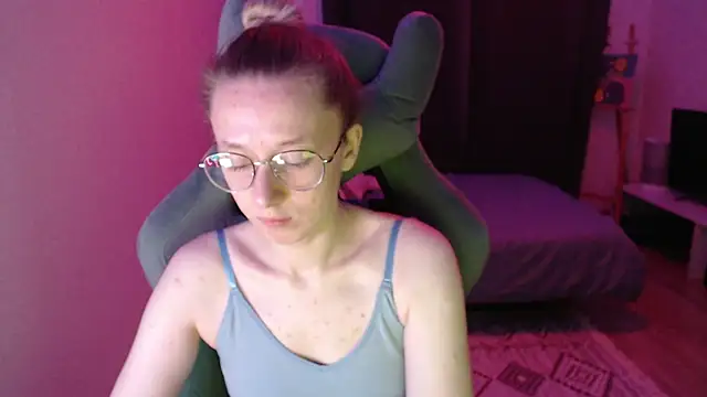 Snapshot of AnabelFrel chatting on 09-14-25, 12:21 AnabelFrel online show from 09-14-25, 12:21