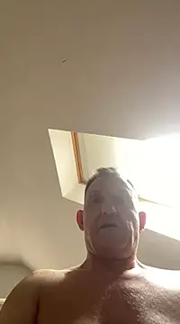 Snapshot of Vlad200472 chatting on 12-25-24, 10:39 Vlad200472 online show from 12-25-24, 10:39