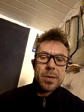 Snapshot of Mick8711 chatting on 11-25-25, 08:03 Mick8711 online show from 11-25-25, 08:03