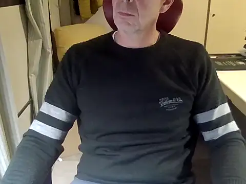 Snapshot of mariohurt101 chatting on 10-30-25, 09:26 mariohurt101 online show from 10-30-25, 09:26