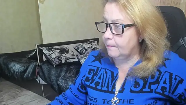 Snapshot of Frau_Marta chatting on 10-18-25, 01:23 Frau Marta online show from 10-18-25, 01:23