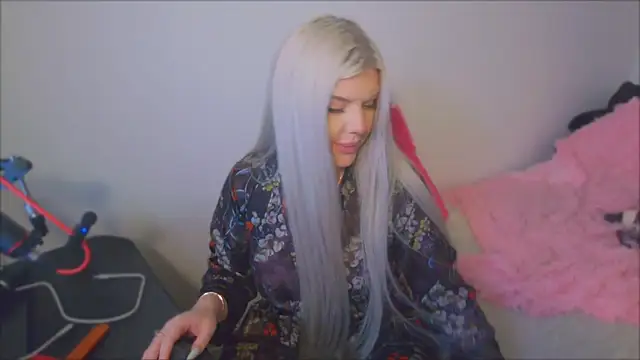 ParadiseRose online show from 11-30-25, 04:05